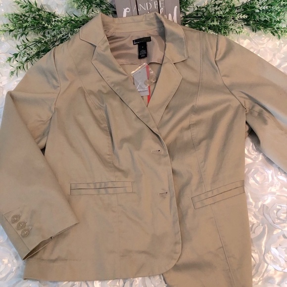 Lane Bryant Jackets & Blazers - NWT Lane Bryant Khaki Blazer Size 18